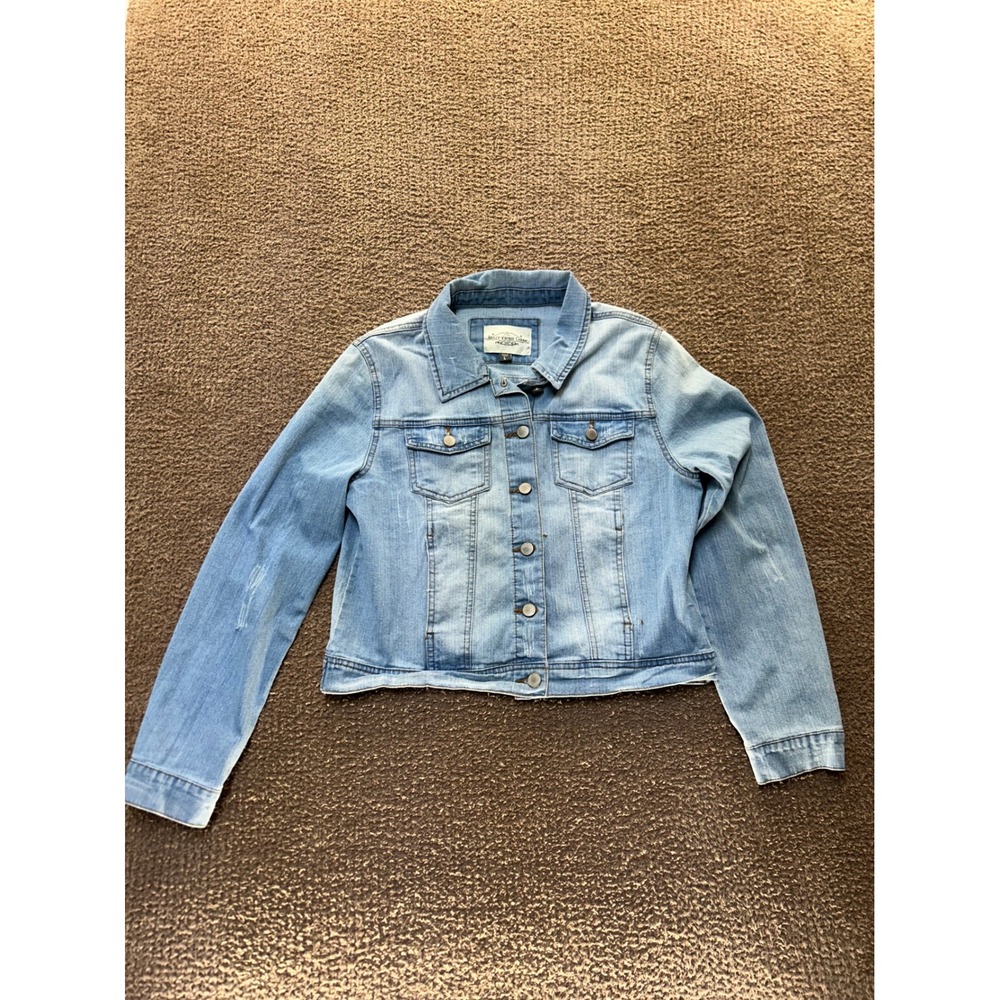 Ashley-Vintage Charm Womens Light Wash Denim Trucker Jacket Raw Hem JK-JR-0455 L